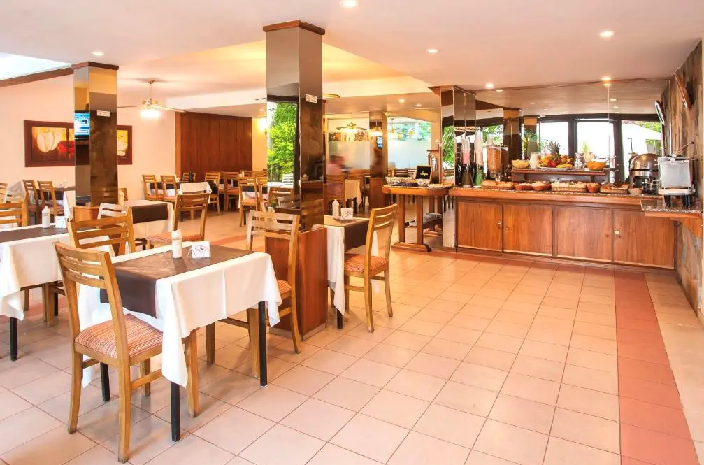Hotel Carollo mesas para comer