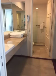 Hotel Cervantes antebaño