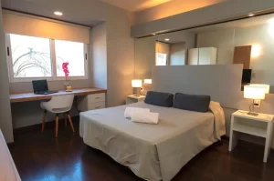 Hotel Hathor cama doble con toallas