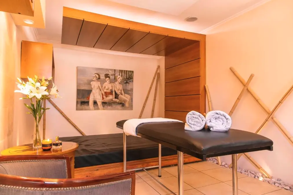 Hotel Huentala sala de spa