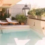 Hotel Huentala sillones de la pileta