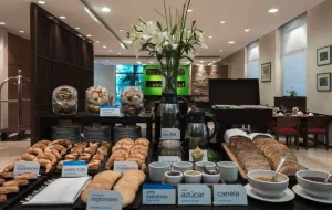 Hotel NH Mendoza Cordillera desayuno