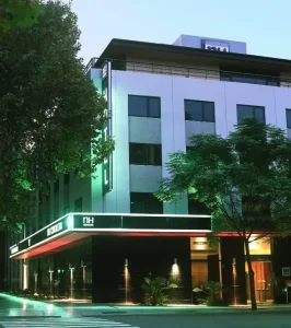 Hotel NH Mendoza Cordillera por fuera
