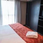 Hotel Premium Tower Suites cama doble con toallas