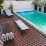 Hotel Premium Tower Suites sillones de la pileta