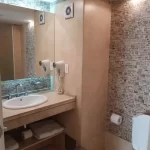 Hotel Villaggio espejo del baño