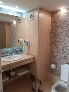 Hotel Villaggio espejo del baño