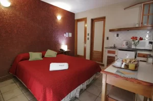 Hotel Xumec cama doble con toallas