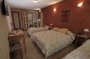 Hotel Xumec cama doble y camas individuales