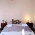 Casa Alem Colonial cama doble con toallas