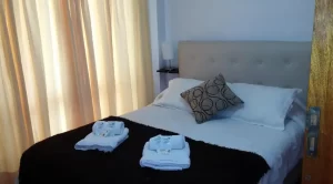 Departamentos El Ceibo cama doble con toallas