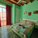 Departamentos Los Nietos cama doble con toallas