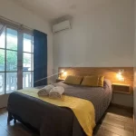 Hostel Mora cama doble con toallas