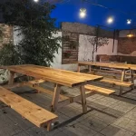 Hostel Mora mesas afuera