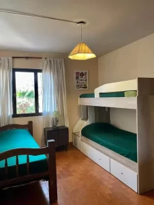 Hostel Open House cama individual y cucheta