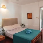 Hostel Pituco cama doble con toallas