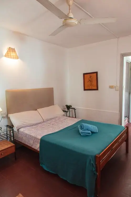 Hostel Pituco cama doble con toallas