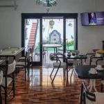 Hostel Pituco mesas para comer