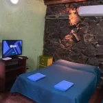 Hostel Ruca Potu cama doble con toallas