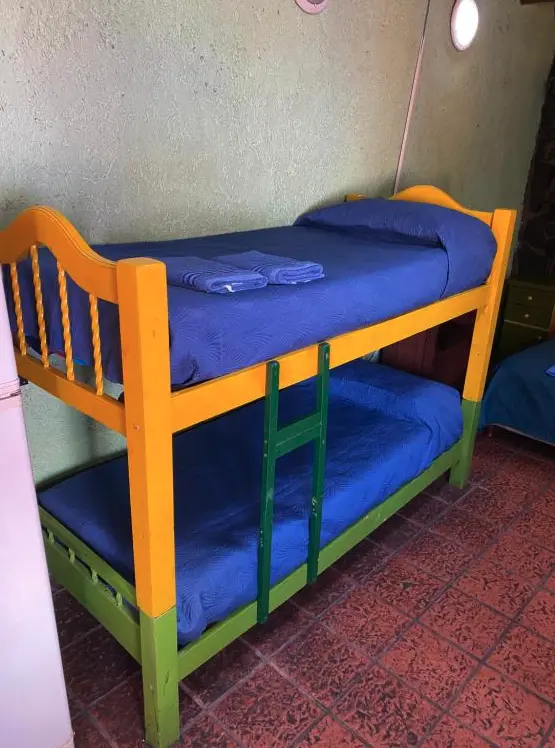 Hostel Ruca Potu cucheta con toallas