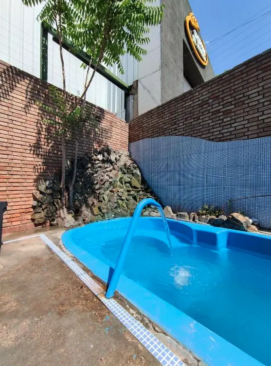 Hostel Ruca Potu pileta